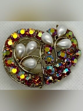 BROOCH (BSK AURORA BOREALIS FAUX PEARL & RHINESTONES)